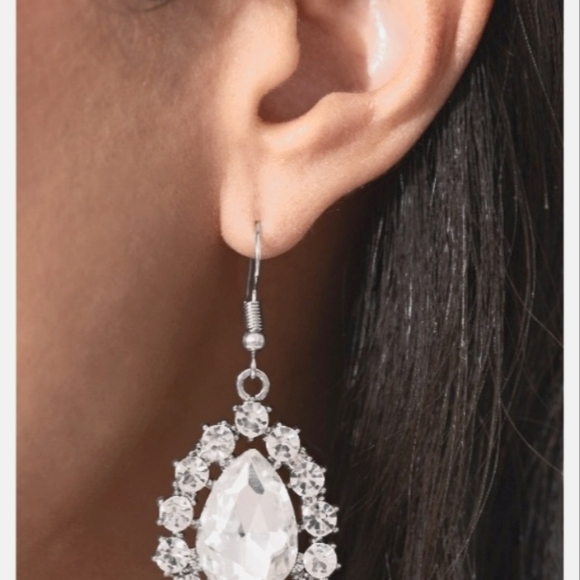 Zi Collection ~ Everlasting White Necklace & Earrings set - Picture 3 of 3